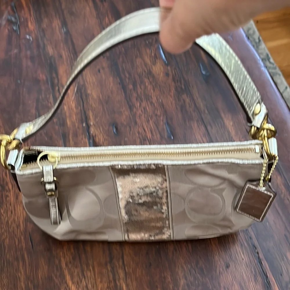 COACH Signature Canvas - Picture 5 of 6